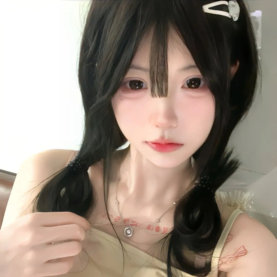 戴脚镣的女孩